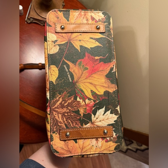 Dooney & Bourke Rare Limited Edition Maple Leaf Shoulder Bag 🍁 - Picture 5 of 7